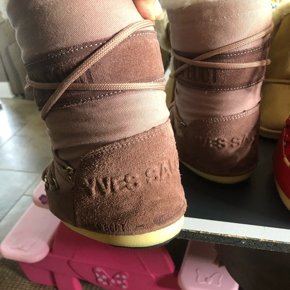 YVES SOLOMON X Moon boot RARE
Size 23-26 (7-9) - Picture 2 of 2